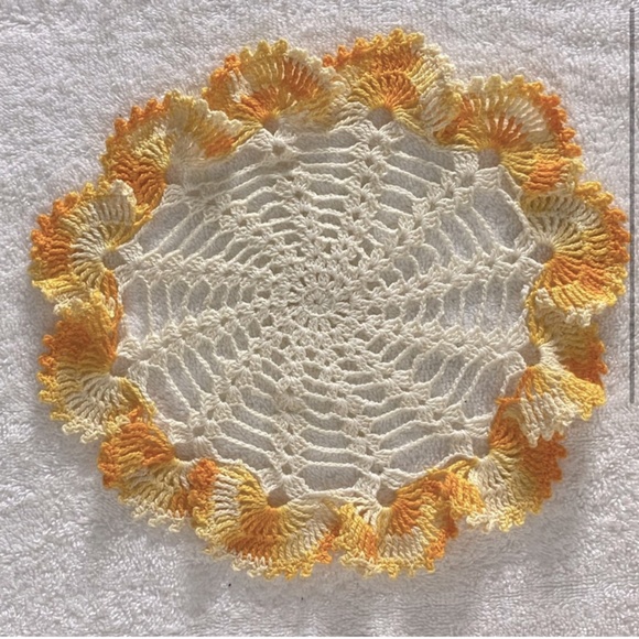 SOLD-Vintage MCM Orange Cream Handmade Crochet Knit Doilies - Picture 2 of 8